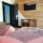Lapausedegout Piscine Climatisées Jacuzzi Terrasse 3*