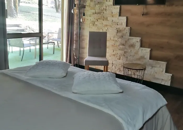 Lapausedegout Climatisees Terrasse Table D'hotes