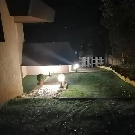 Konukevi Lapausedegout Piscine Climatisees Jacuzzi Terrasse 3*