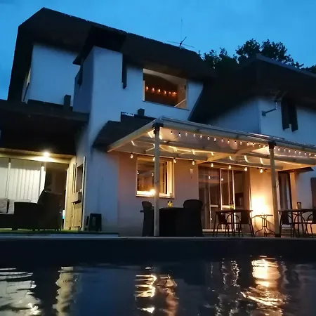 Lapausedegout Piscine Chambres Climatisees Terrasse Table D'Hotes Vendégház 3*