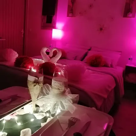 Lapausedegout Piscine Chambres Climatisees Terrasse Table D'Hotes Vendégház 3*