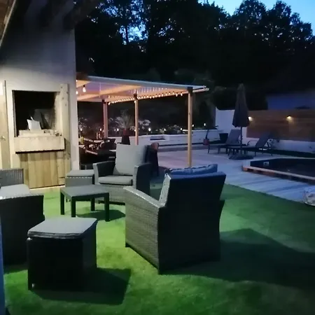 Lapausedegout Piscine Chambres Climatisees Terrasse Table D'Hotes Lachapelle-Auzac