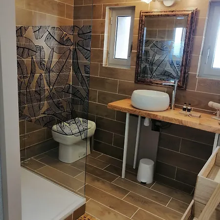 Konukevi Lapausedegout Piscine Climatisees Jacuzzi Terrasse 3*